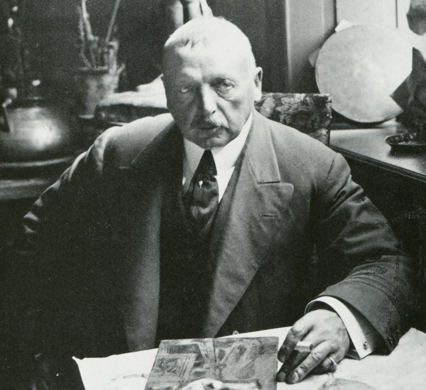 Black and white photograph portrait of white, heavy set man in suit